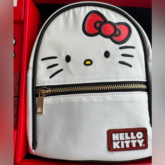 🔥🔥🔥$20 TODAY ONLY🍀3pc Hello Kitty Backpack/Card Holder/Keychain Giftset - Picture 4 of 6